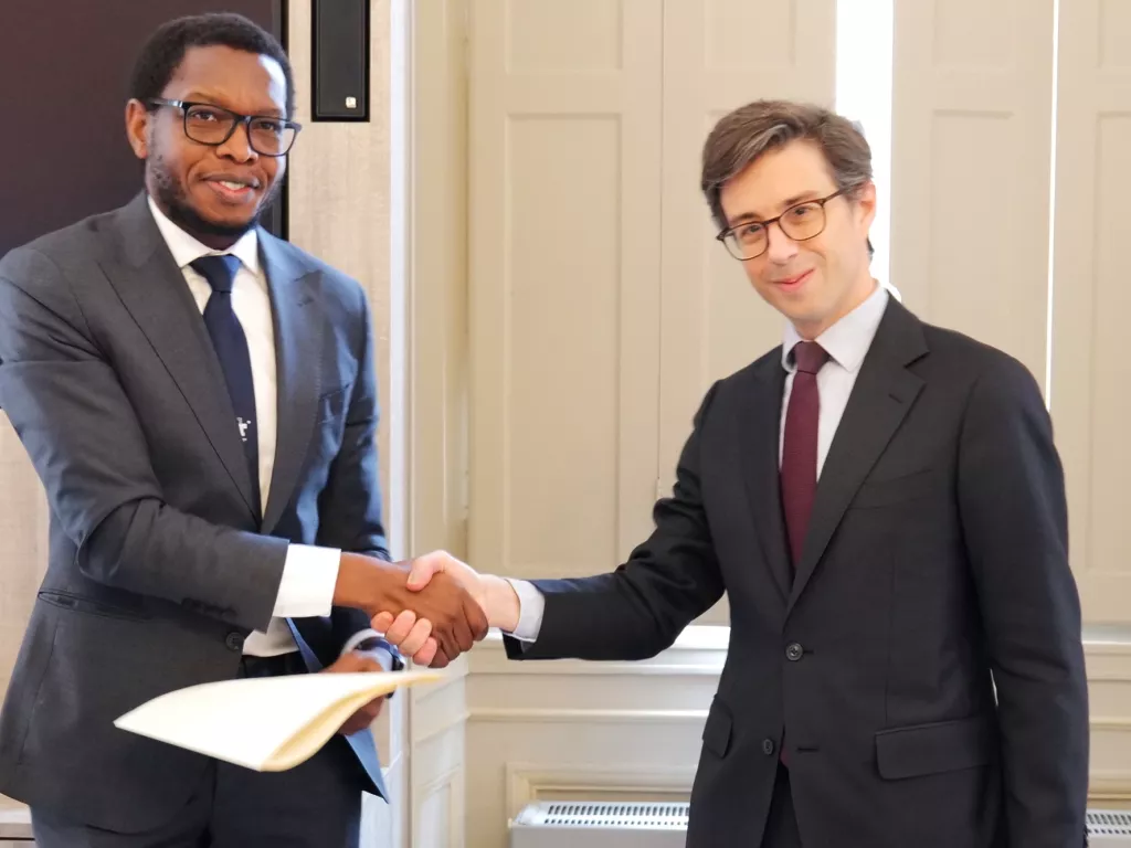 UCT VC Prof Mosa Moshabela and president of Sciences Po, Luis Vassy.